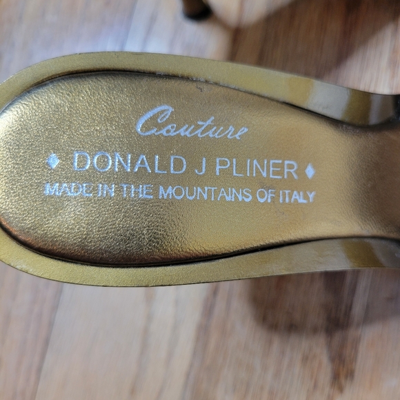 Donald J. Pliner Couture Gold Croc-Embossed Women's Sandals Size 7 1/2 N. Shoes - Picture 5 of 7